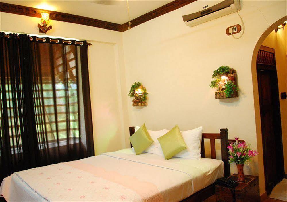 Kovalam Beach Hotel Exterior photo