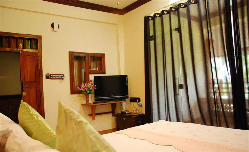 Kovalam Beach Hotel Exterior photo